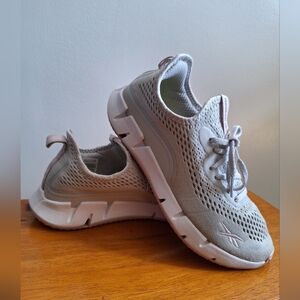 Reebok Women's Zig Sky Pure Grey Size 9